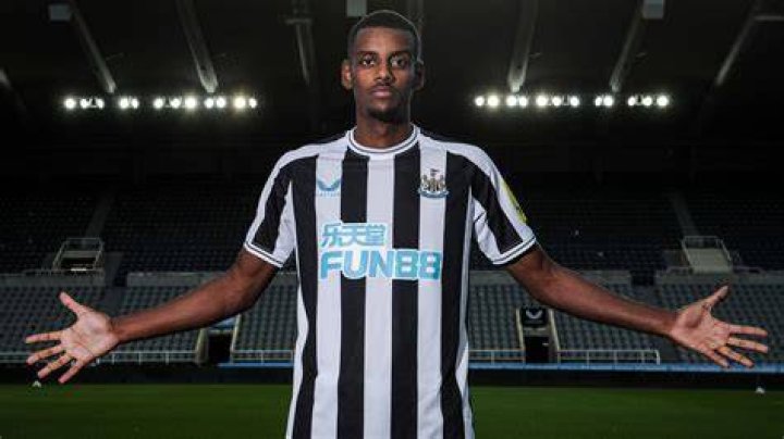 Alexander Isak Newcastle striker is set to be out until after World