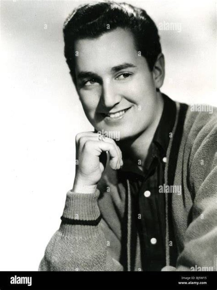 American pop singer Neil Sedaka and his wife Leba, November 1972. News
