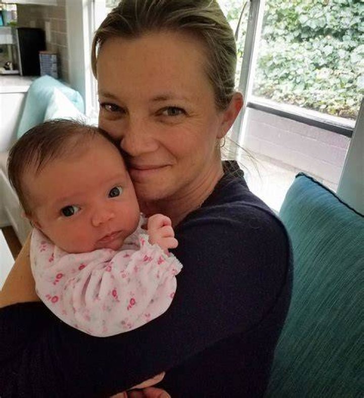 Amy Smart Reveals Daughter Flora Carried by Surrogate ‘I Give Thanks