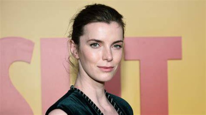 Betty Gilpin Law and Order Fandom
