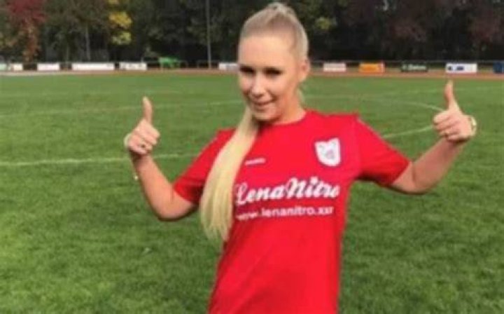 Bundesliga Lena nitro, reputada actriz de cine para adultos
