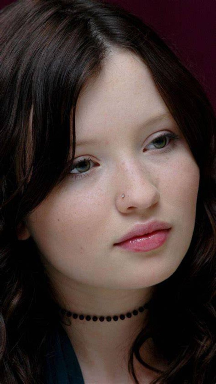 Emily Browning Photo Gallery