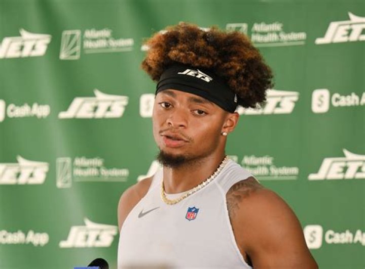 Justin Fields Salary And Contract