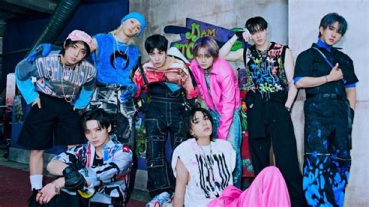 Kpop grupo Stray Kids anuncia saída de Woojin Metrópoles