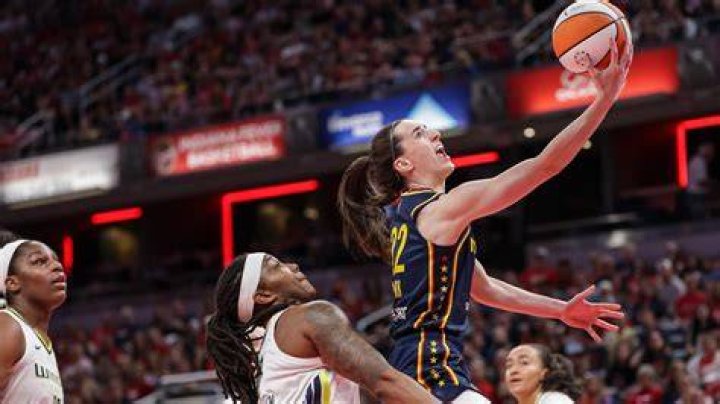 NCAAW Caitlin Clark’s 14 assists lead Iowa Hawkeyes past Northwestern