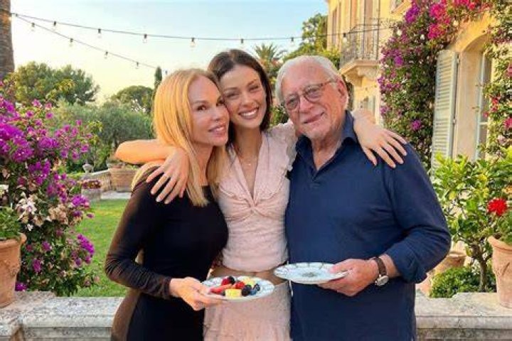 Nicola Peltz Net Worth 2023 Salary Assets Brooklyn Beckham Republic