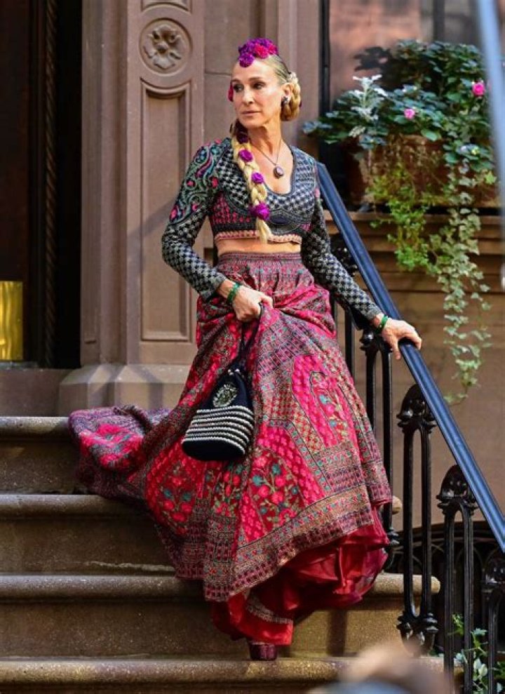 What Carrie Bradshaw’s Been Wearing in 2021… So Far Tabloid Podium